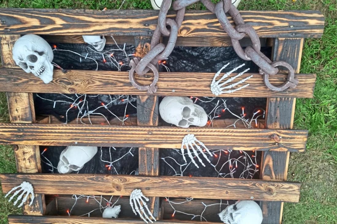 Horror Halloweenhaus Nürtingen bei Nacht, Halloween 2025