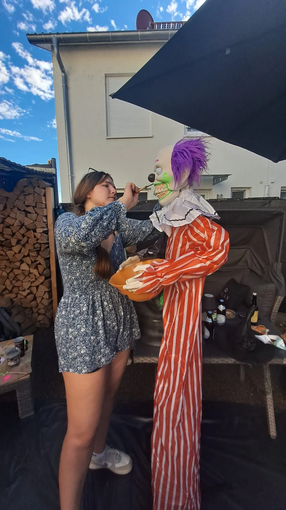 Aufbauarbeiten für das Horror Halloweenhaus Nürtingen